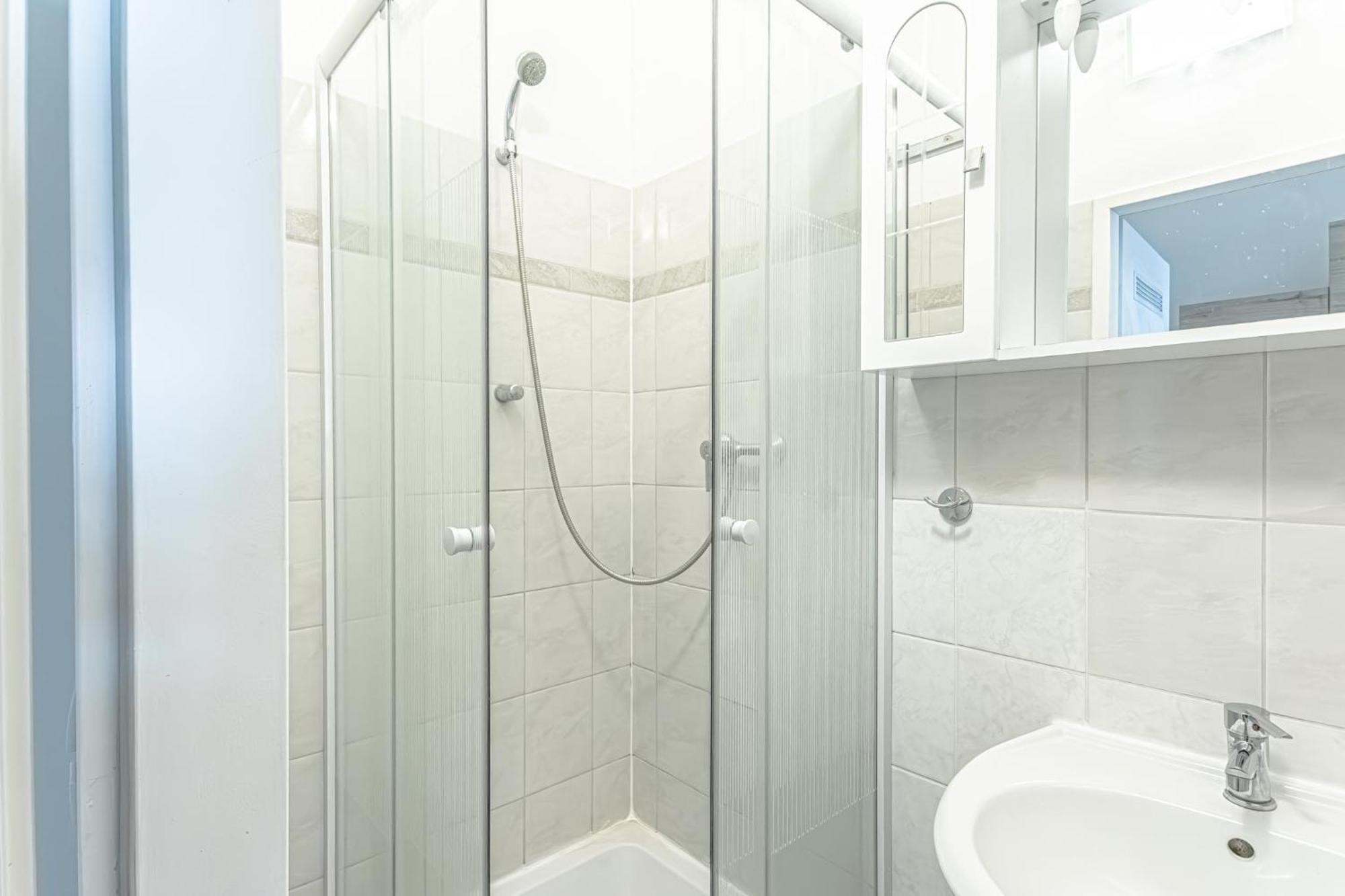 Explore Vienna 2Br And 1Lr Retreat Near Westbahnhof Luaran gambar